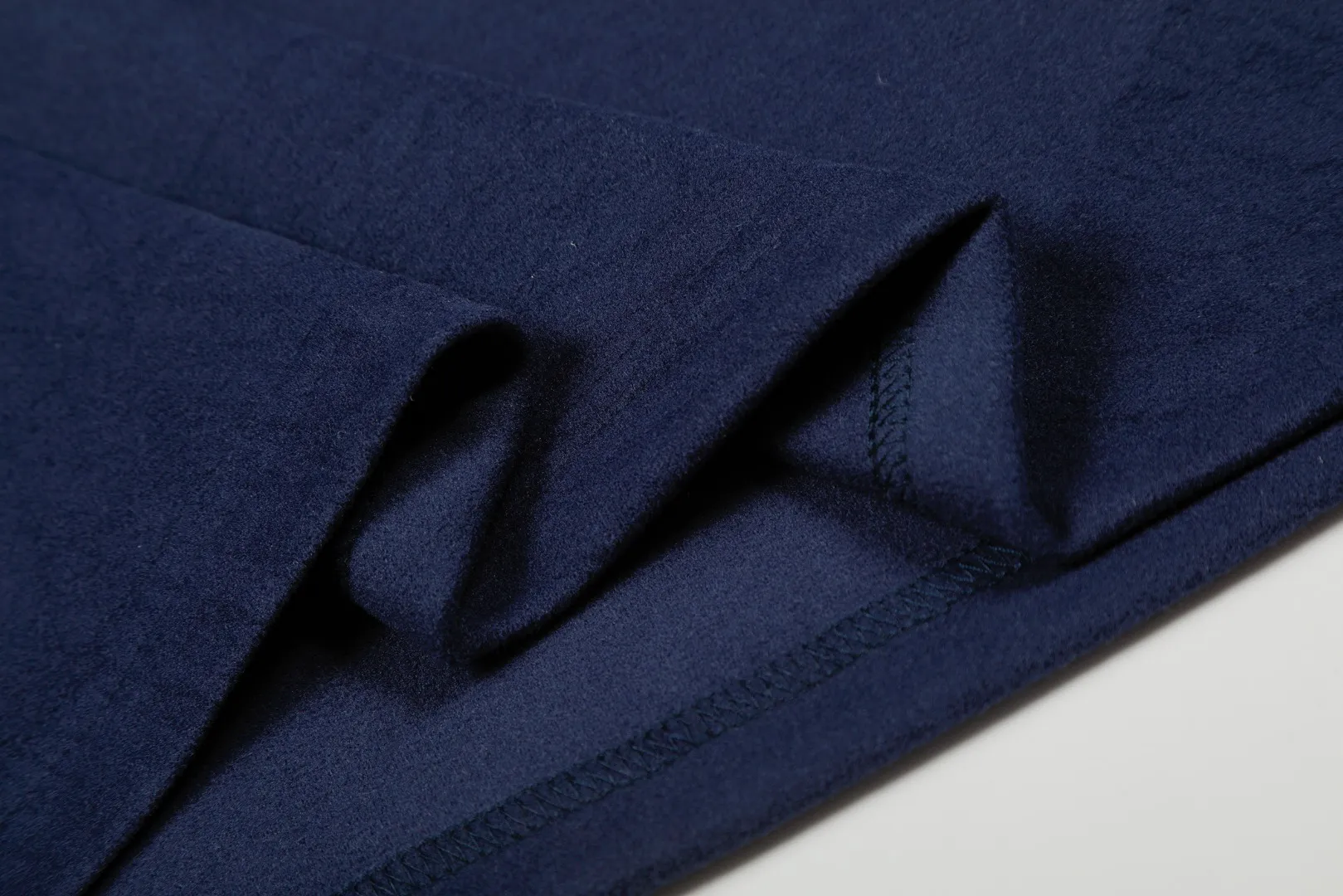 P190 Top quality" Style number: DS606# (not off the shelves all year round) [Ralph Lauren half turtleneck solid color pony embroidery logo basic round neck long sleeves] ✅Ralph Lauren Ralph Lauren classic basic versatile unisex half turtleneck pullover German velvet long sleeves ✅Main supply platform live broadcast Wholesale entities Replenish when out of stock Not off the shelves ✅ZP quality 1:1 version Scan the code to enter the GF website Counter quality ✅Detailed quality The only one in Guangzhou 280g German velvet fabric is comfortable and warm. It focuses on high-end and cost-effective. Needless to say good quality. ✅The version is restored to the original order. The maximum size can be worn up to 180 pounds. Loose, comfortable and stress-free. ✅The upper body is simple and easy to match. A must-have item for ootd. Good-looking clothes are never picky. A must-have in couples' wardrobes. Size: